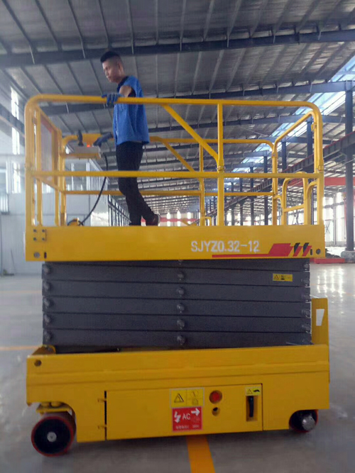 自行走液壓升降平臺(tái) 自行走液壓升降平臺(tái)